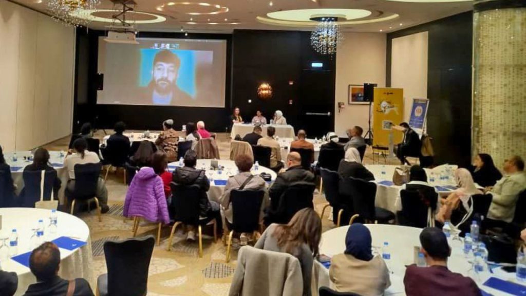 يتناول التحقيق جريمة اختطاف أطفال معارضين سوريين على يد النظام السوري، وإخفائهم داخل دور أيتام، بعضها محلي وبعضها يتبع لمؤسسات ممولة دوليًا (نساء ربحن الحرب)